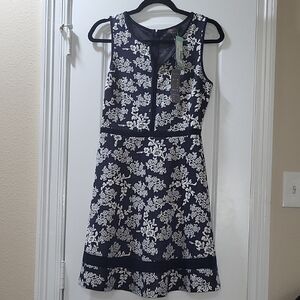 NWT MIX BY 41 HAWTHORN navy Blue Dress With Flowers Pattern. Stretchy. Size M.